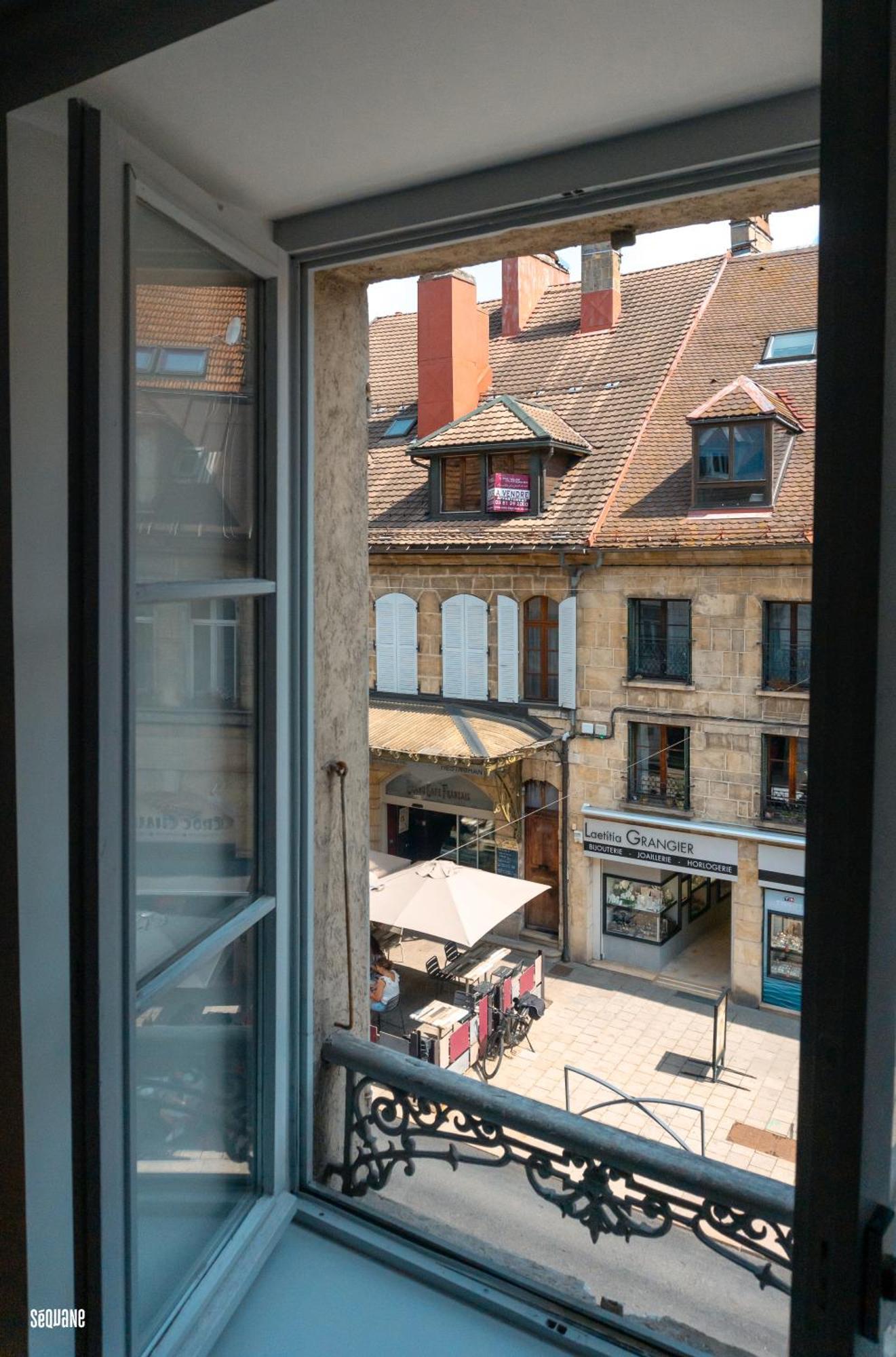 Hypercentre, Calme, Cosy - Le Saint-Pierre Apartment ปงตาร์ลีเย ภายนอก รูปภาพ